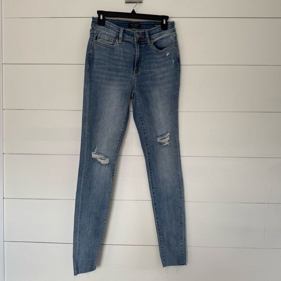 Judy Blue Women’s 7/28 Skinny Fit Distressed Jeans - Picture 1 of 6
